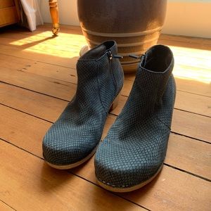 Dansko Maria blue ankle boots. Size 8/euro 38